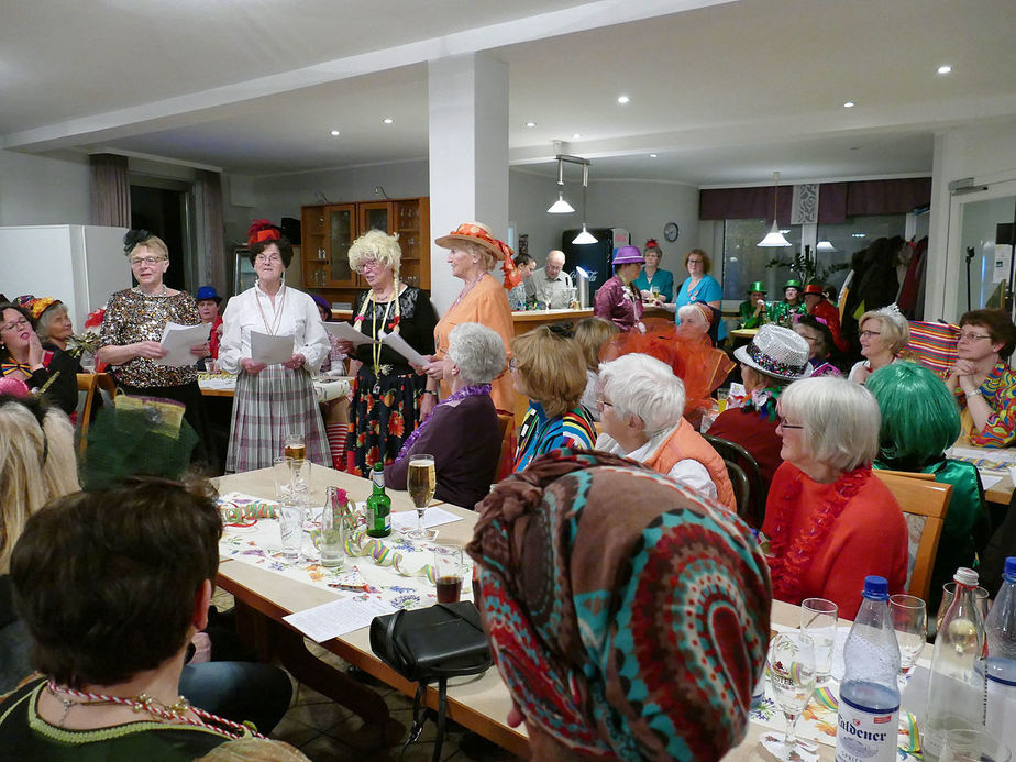 Frauenkarneval der kfd im Landhotel Weinrich (Foto: Karl-Franz Thiede)